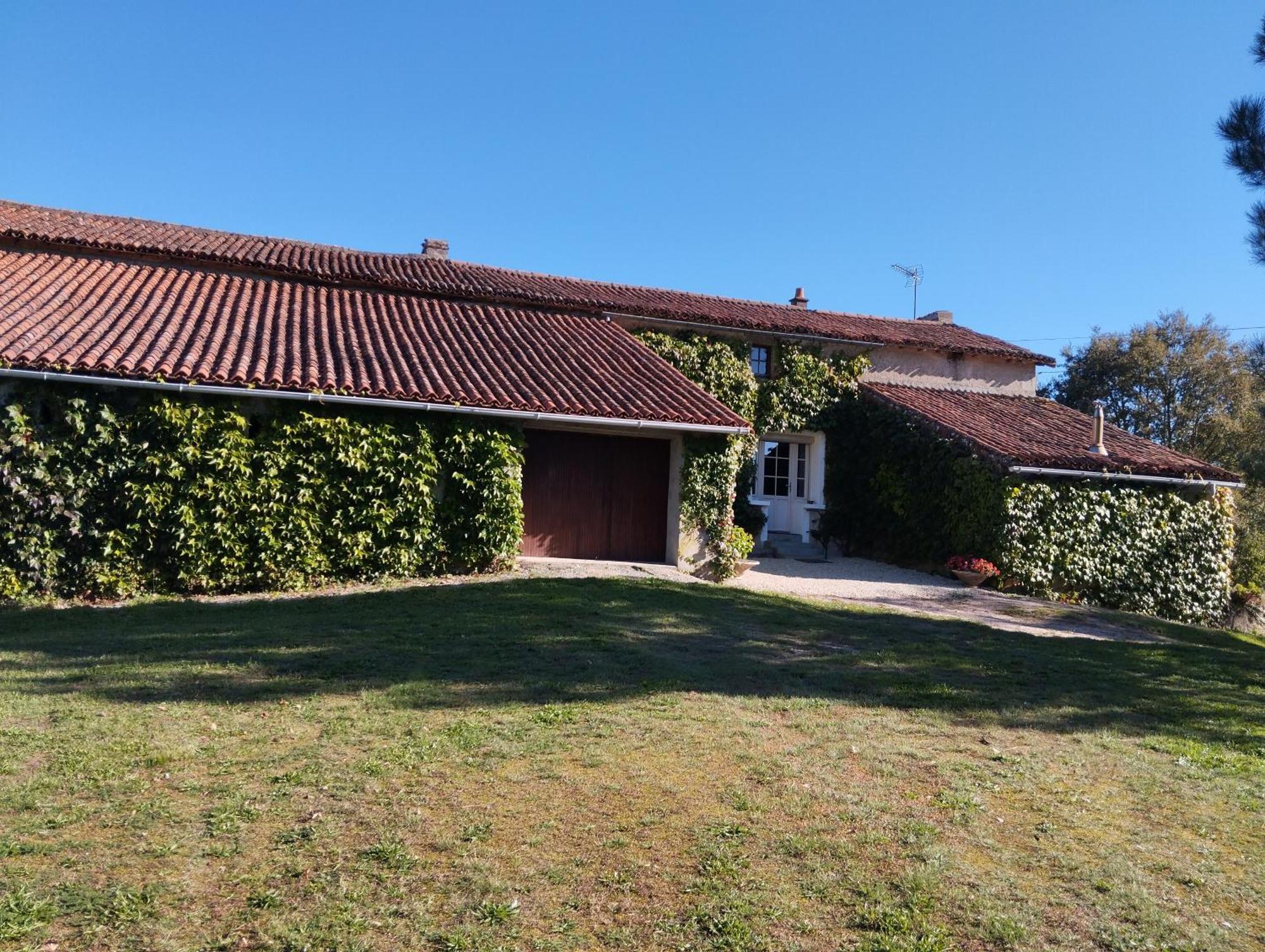 Maison Au Calme Avec Vue Etang Clesse  Exterior foto